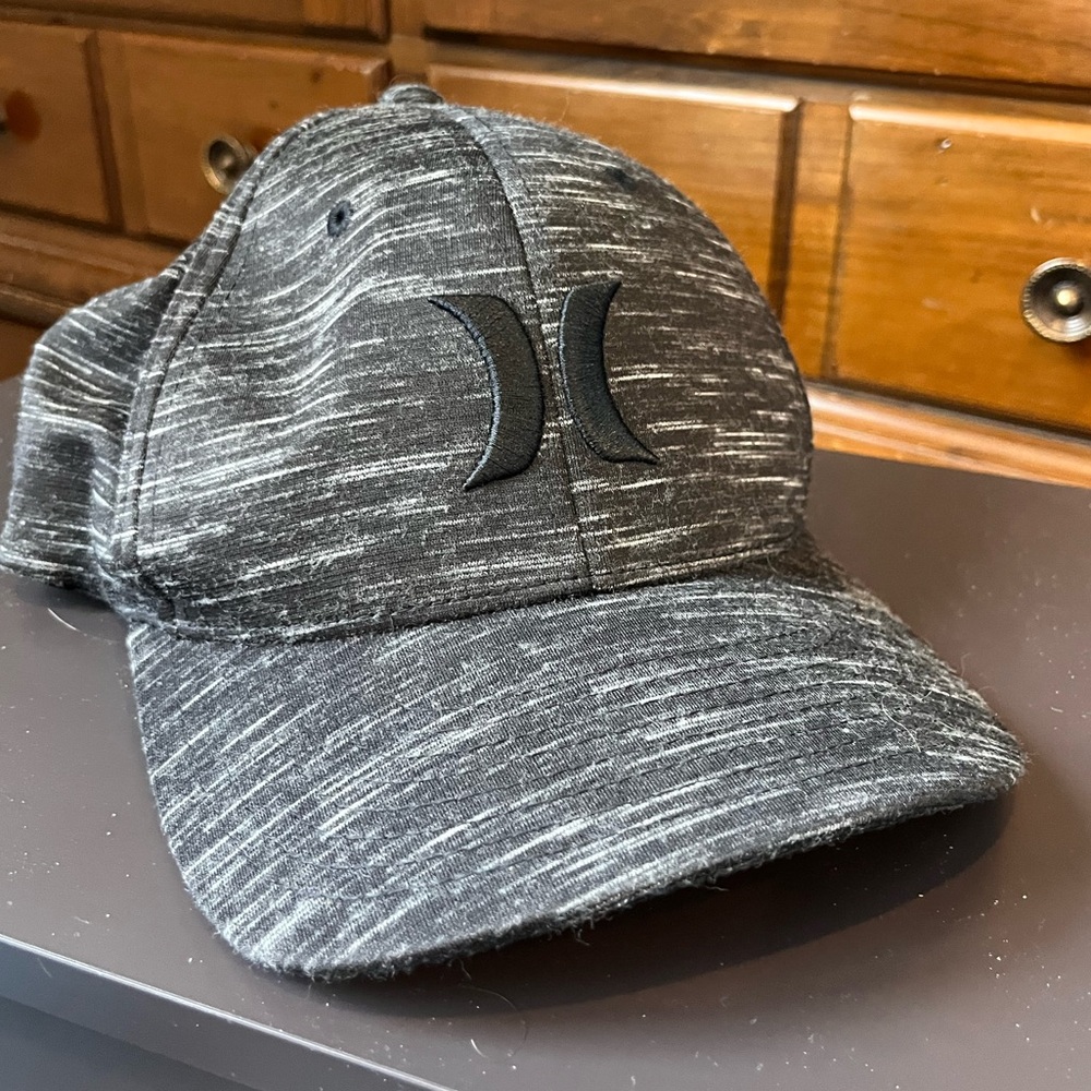 Hurley Black and Gray Cap